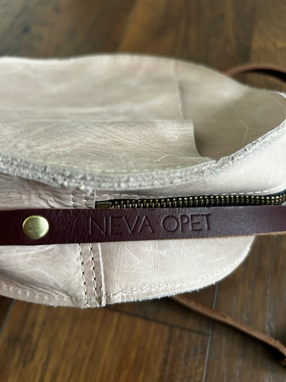 Neva Opet The marina circle bag in light pink - Picture 2 of 4